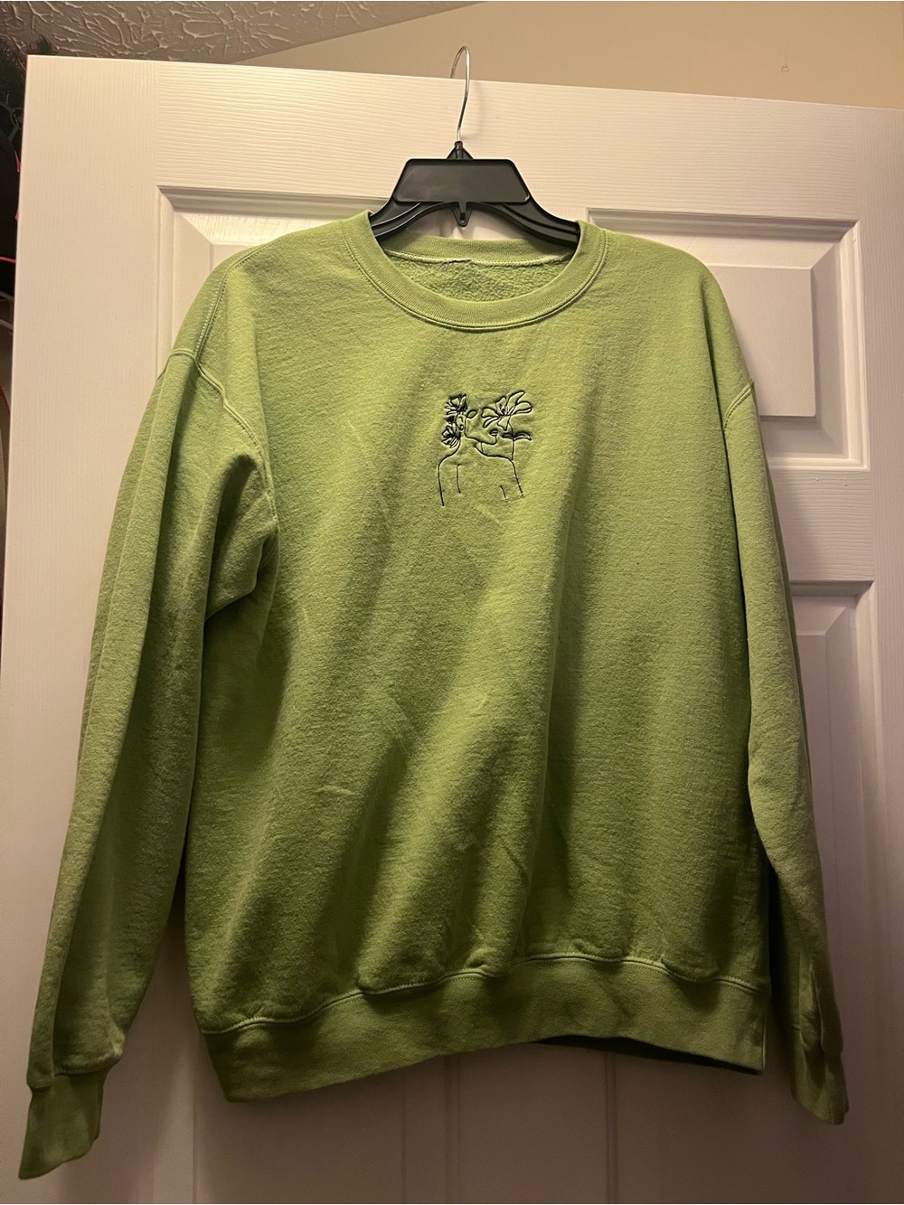 Etsy Green Crewneck with Floral Silhouette Design Size M